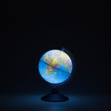 Глобус физико-политический с подсветкой от батареек d=21 см